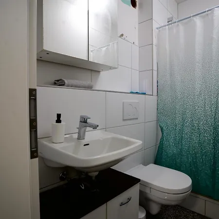 Schlosspaerkchen An Der Ecke * فيسبادن